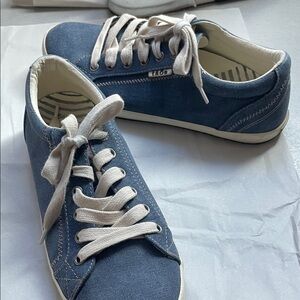 Taos canvas sneakers size 8.5